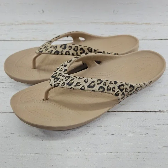 Crocs Kadee II Sandals Womens 9 Tan Brown Leopard Comfort Thong Flip Flop Beach - Picture 1 of 8